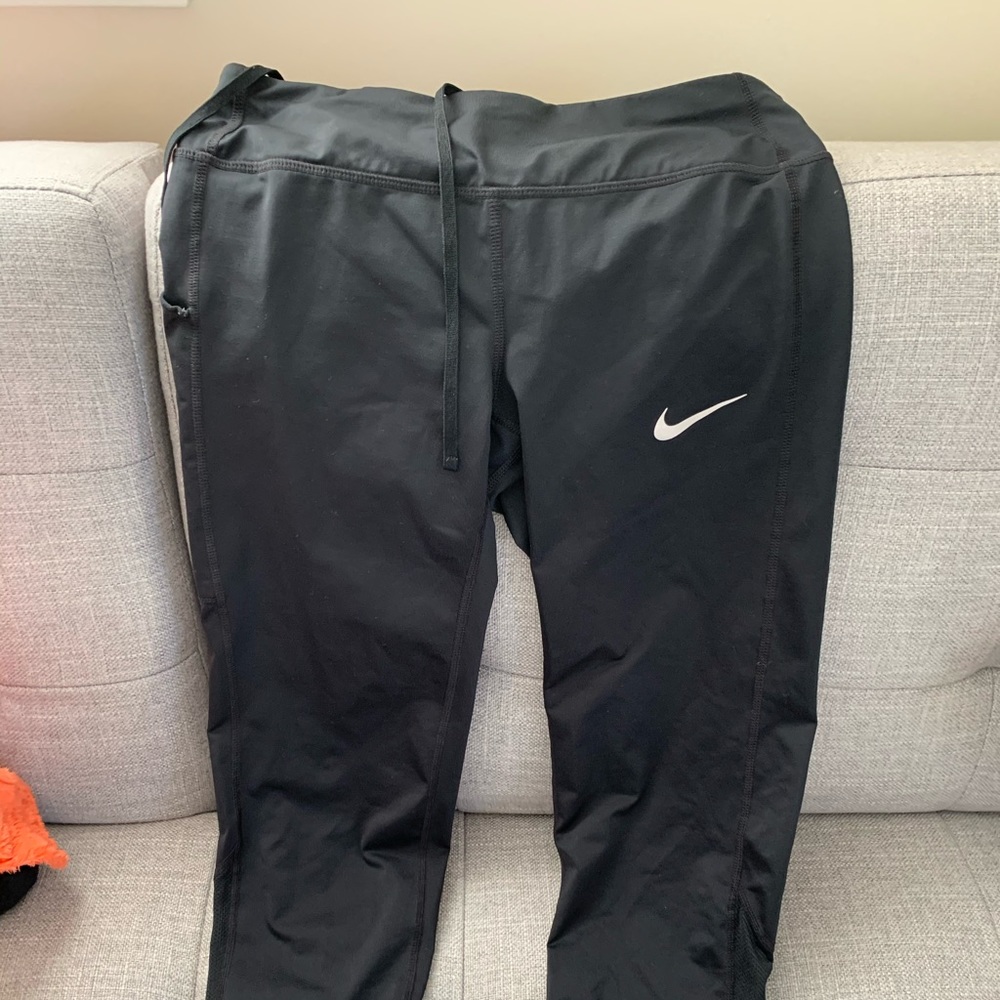 nike cropped leggings 22”
